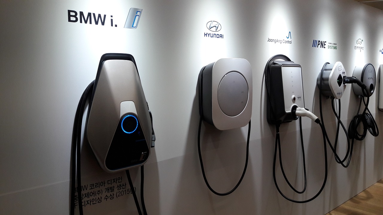 Electric vehicle charging infrastructure and the cloud: So many