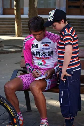 Mickael Damien signing autographs before the race.