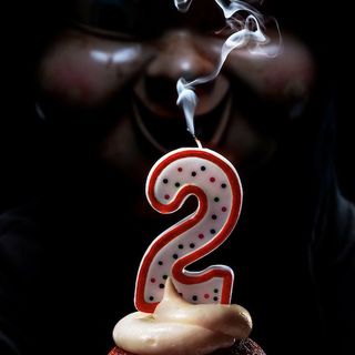 Happy Death Day 2U a clock with the killer's mask as the face