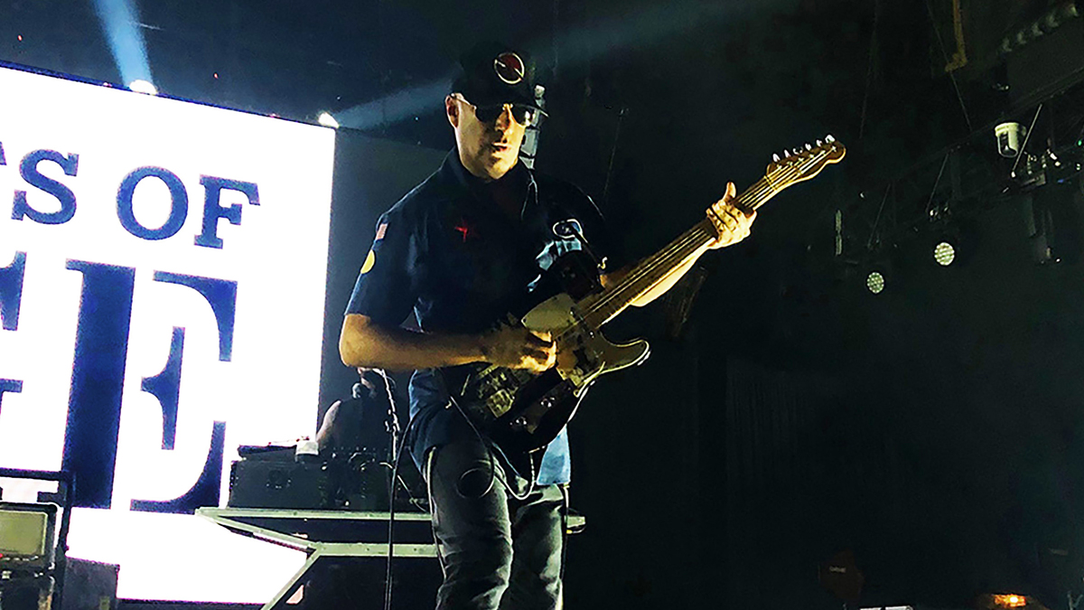 Tom Morello tackled by security during Rage Against the Machine show