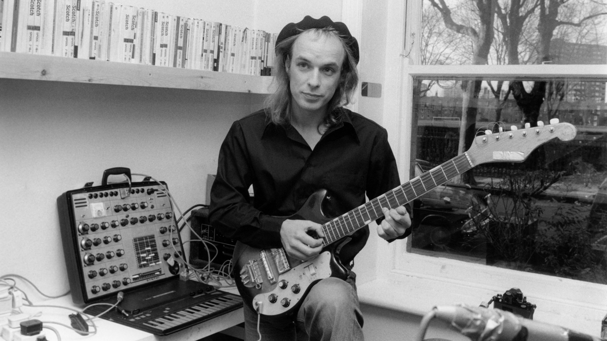 Découvrez la nouvelle platine vinyle folle par Brian Eno
