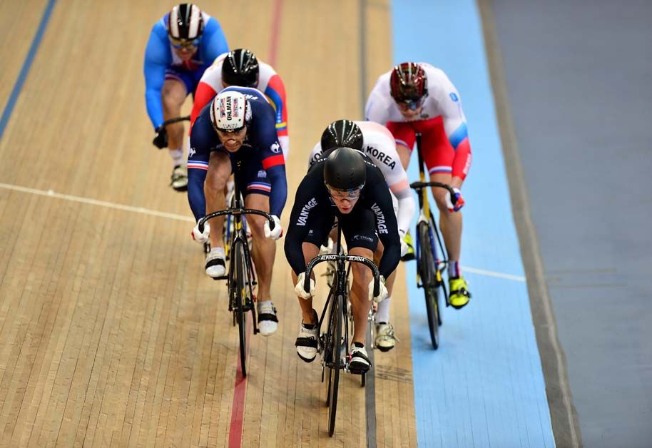 Sam Webster leads in his keirin round 1 heat