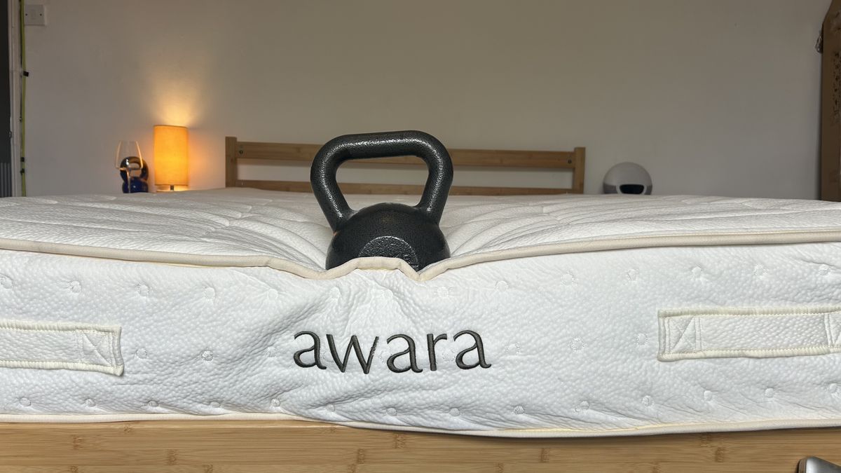 A weight on the edge of the Awara Classic mattress to test edge support