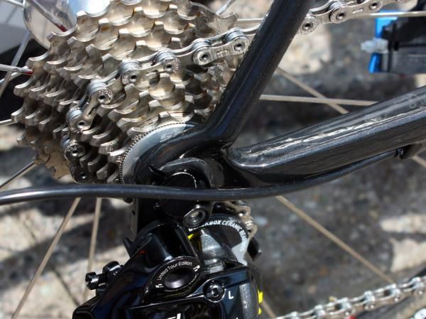 While the R3 uses alloy dropouts, Cervelo's new R5 makes the switch to carbon fiber.