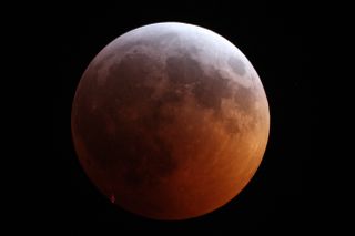 The flash of a meteor impact is visible at lower left in this gorgeous shot of the "Super Blood Wolf Moon" total lunar eclipse of Jan. 20-21, 2019, captured by Brett Ashton.