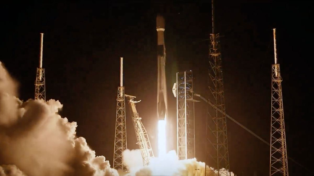 A SpaceX está lançando 23 satélites Starlink na segunda etapa do voo espacial duplo