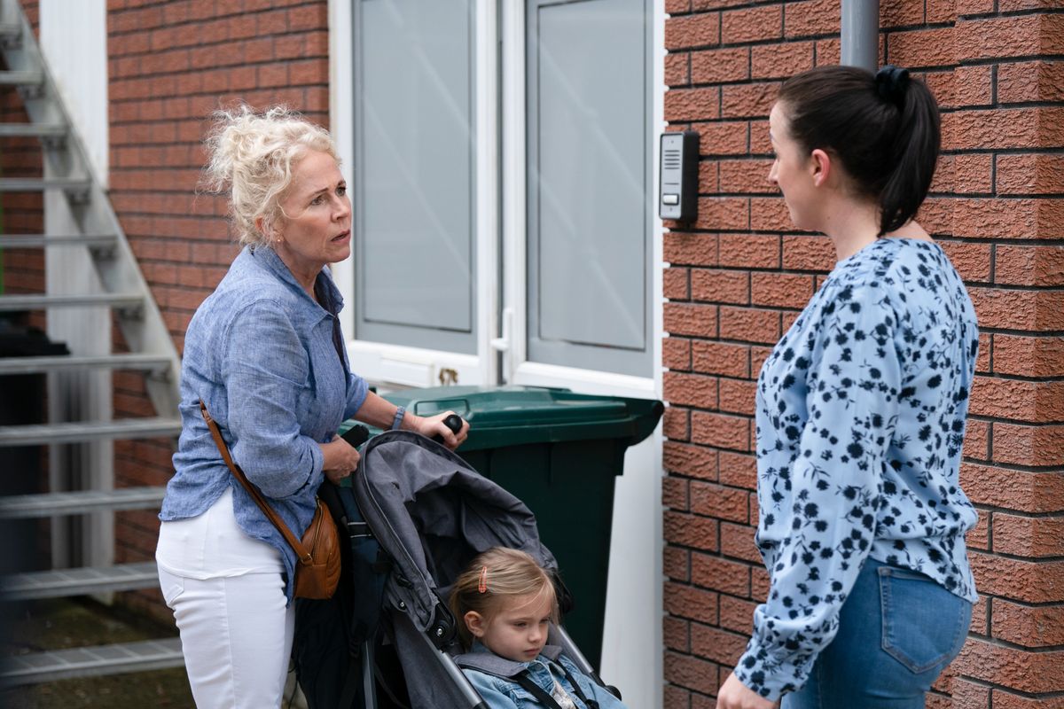 Lisa Fowler bumps into Sonia Fowler