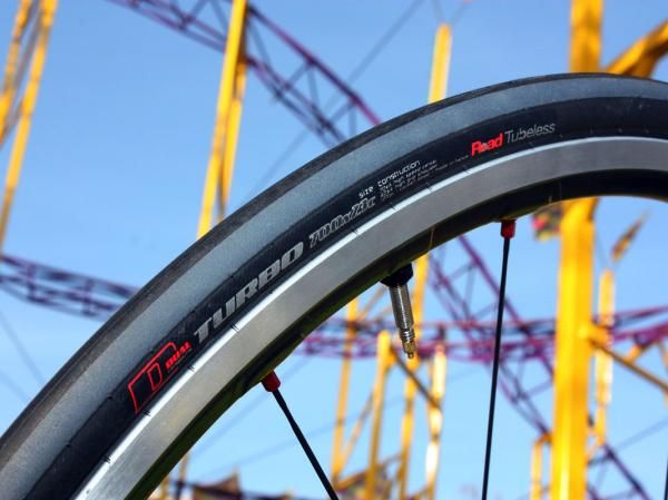 Specialized says its new Turbo TL Road Tubeless-compatible tire weighs 295g in a 700x23c size.