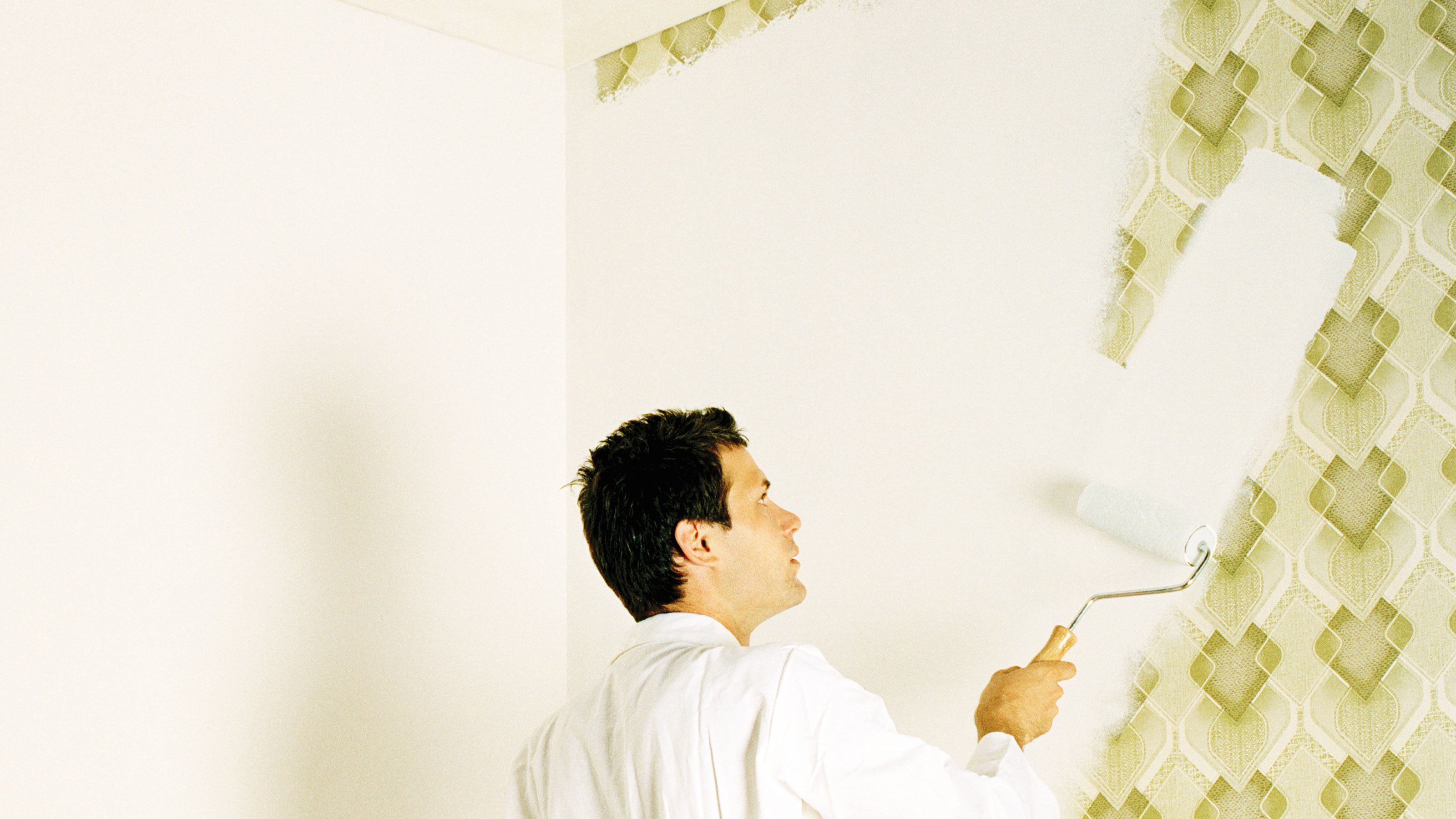 Can you wallpaper over wallpaper? We tell you what you need to know