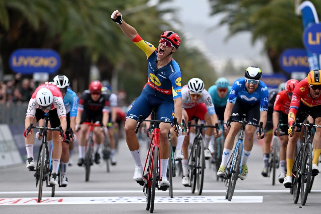 Jonathan Milan (Lidl-Trek) sprints to win stage 7 ahead of Alexander Kristoff (UNo-X) and Davide Cimolai (Movistar)