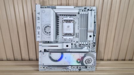 ASRock X870E Taichi White - Board images