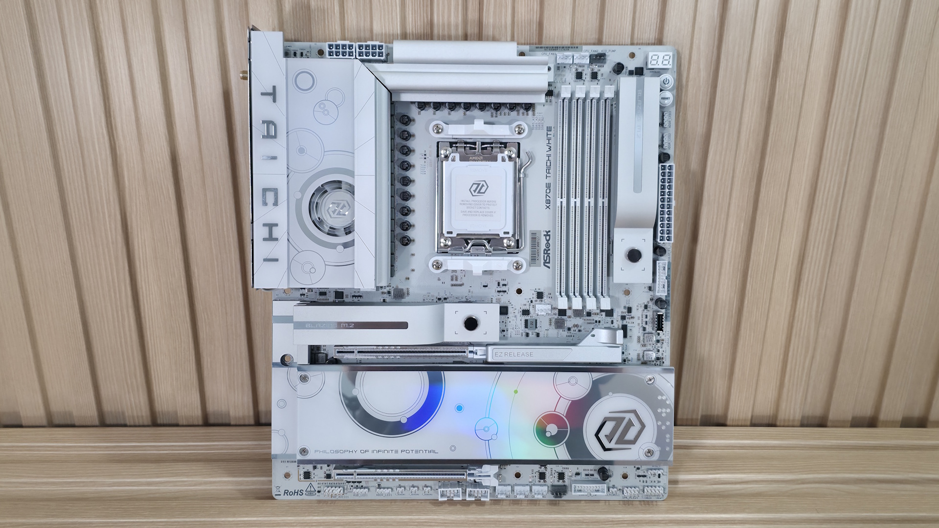 ASRock X870E Taichi White - Board images