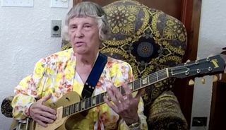 Linda Lee plays her 1953 Goldtop Gibson Les Paul