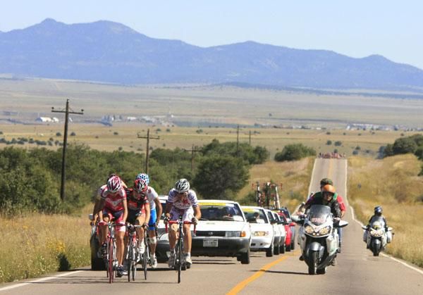 The day's break - which included David Vitoria (Rock Racing), Angel Madrazo (Caisse d'Epargne), Florencio Ramos (Tecos), Gonzalo Rabu&ntilde;al (Xacobeo Galicia) and Esteban Plaza (Andaluc&iacute;a-Cajasur) - only ever gained two minutes.