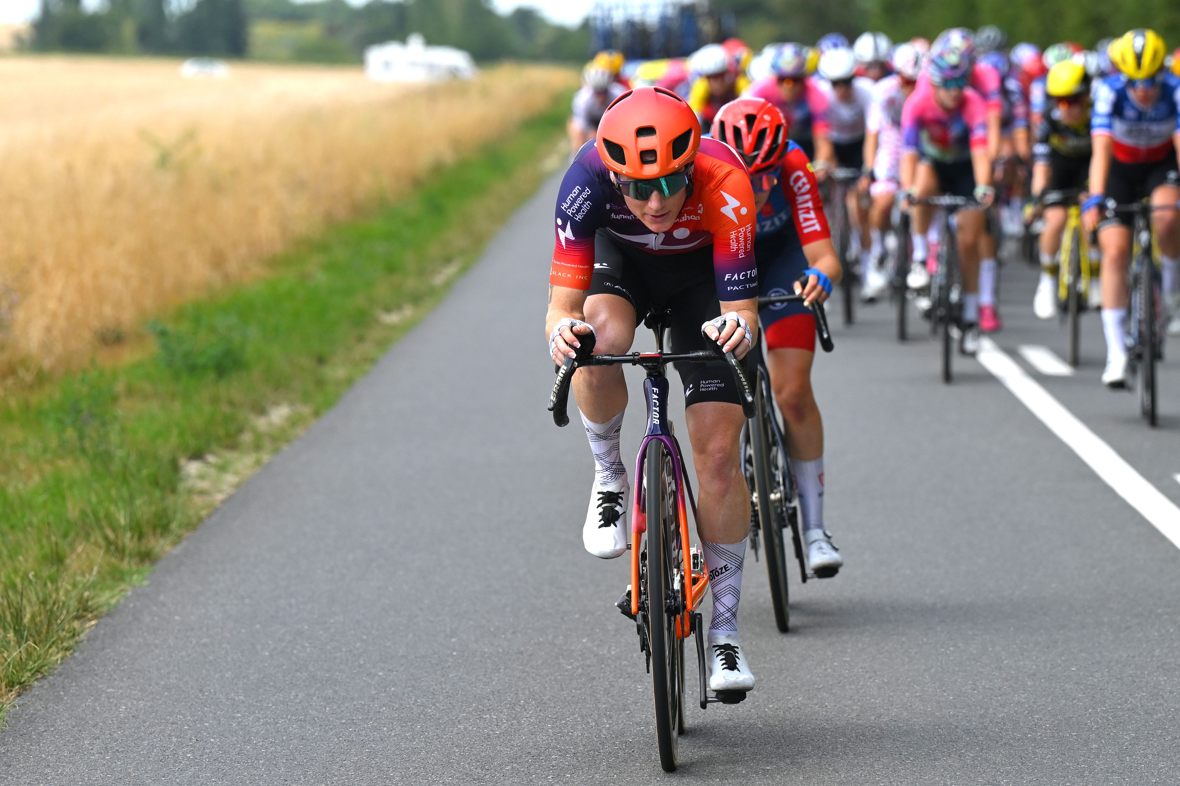 Lily Williams attacks on stage 5 of Tour de France Femmes 2025