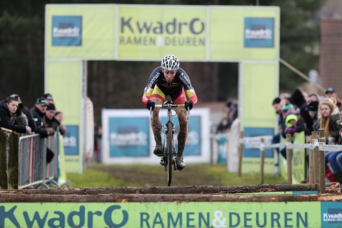 Belgian U23 champion Laurens Sweeck hops the logs