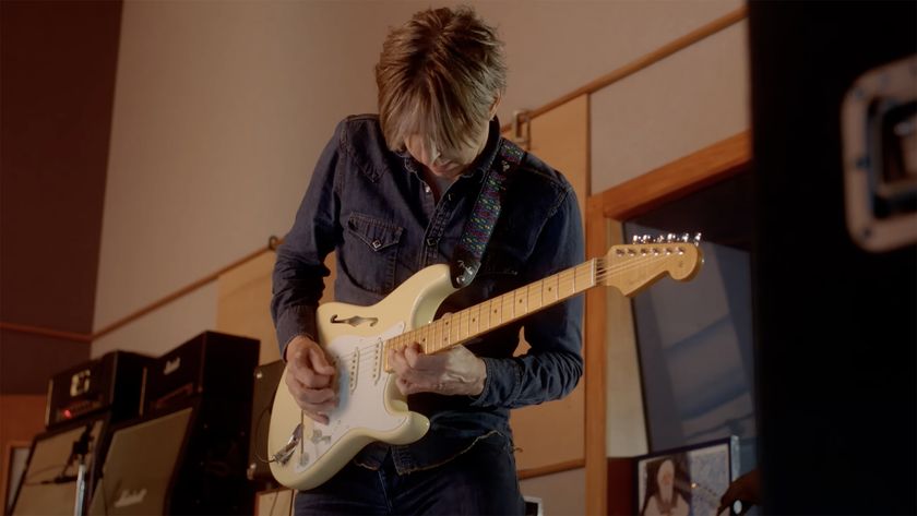 Eric Johnson playing his Fender Thinline Stratocaster