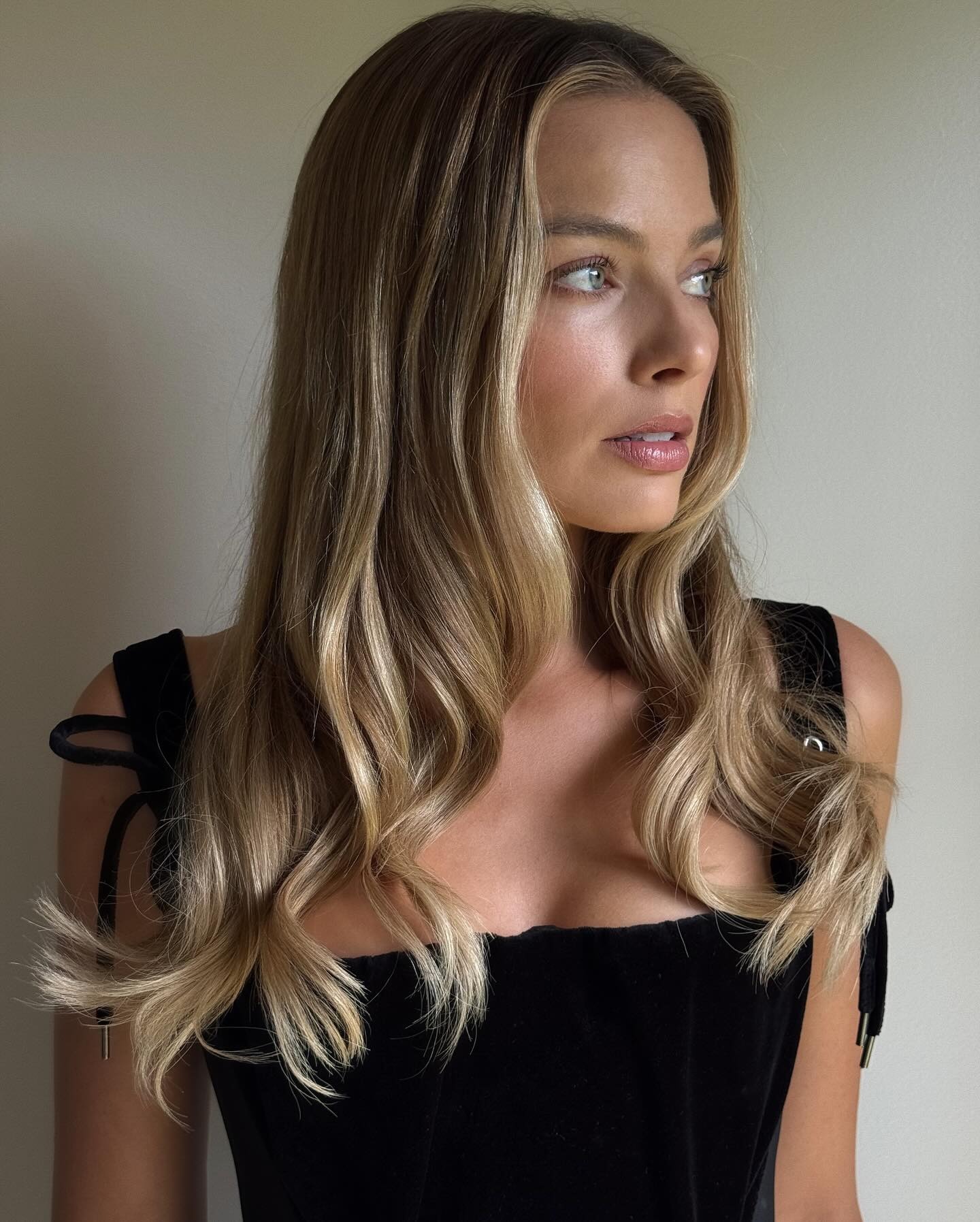 Margot Robbie with biscotti blonde hair colour