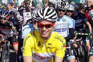 Race leader Gianni Meersman (Lotto Belisol) all smiles on the start line.
