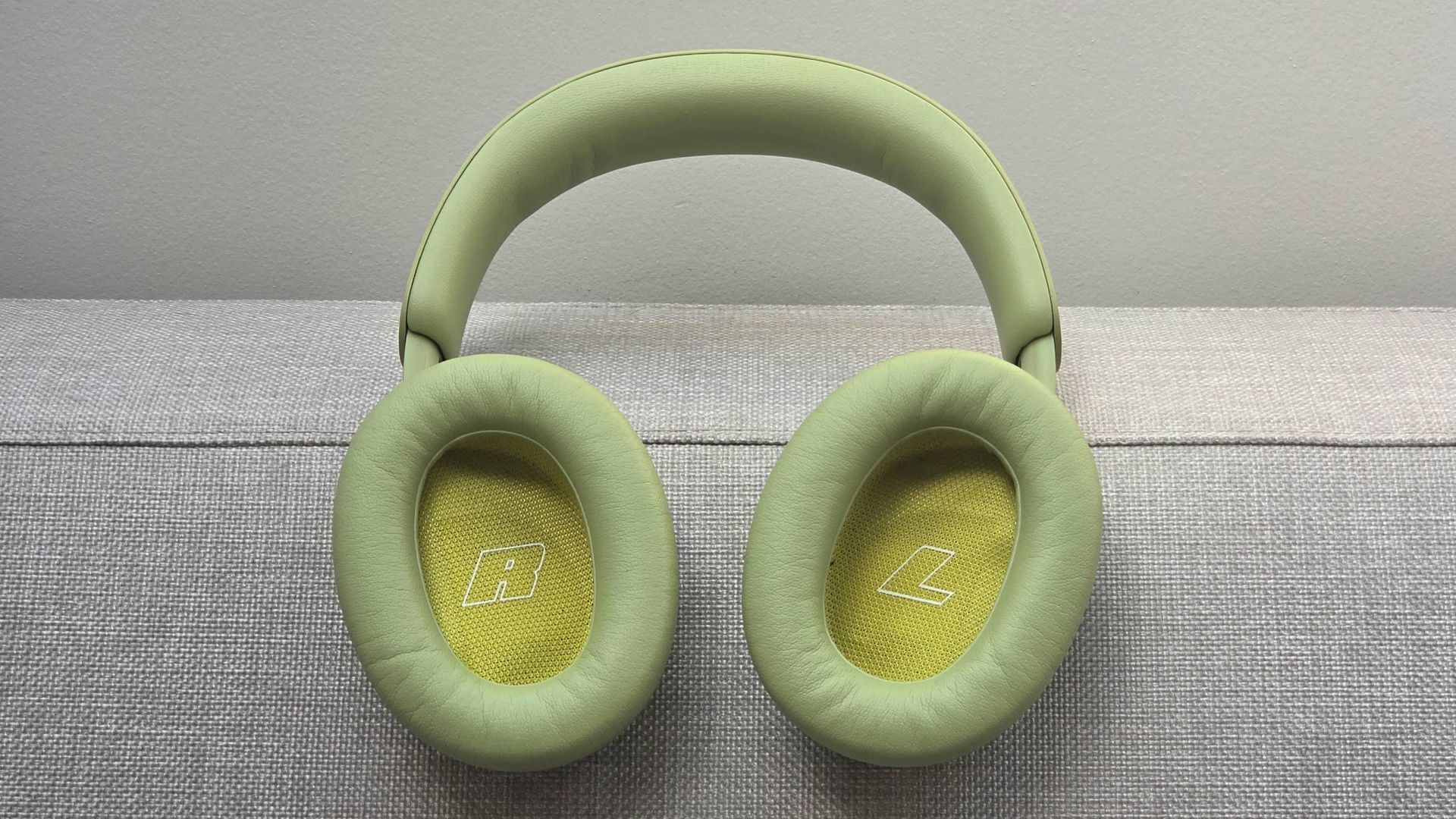 The Bose QuietComfort Headphones (2nd Gen) showing their cup pads.