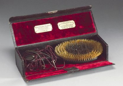 The Electric Hairbush, Late 1890s