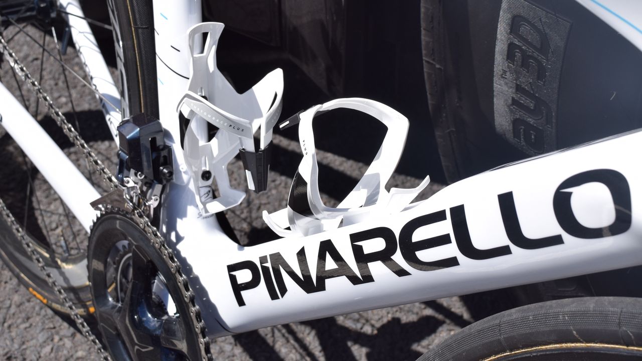 The Elite bottle cages also had the white treatment