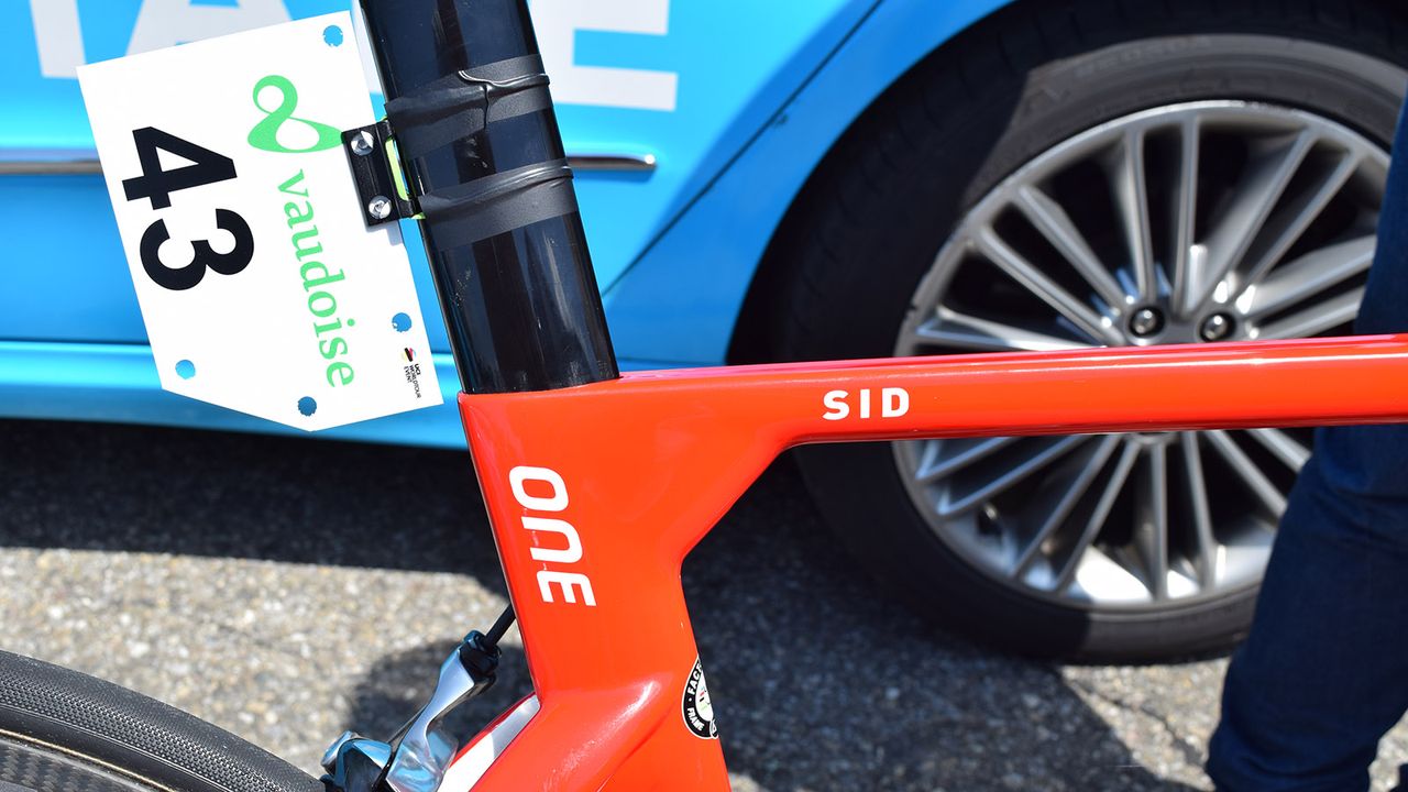 Dillier's nickname 'Sid' adorns the top tube of the frameset