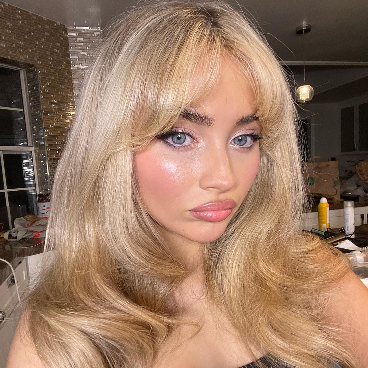 What Haircut Does Sabrina Carpenter Have And How Does She Style Her 