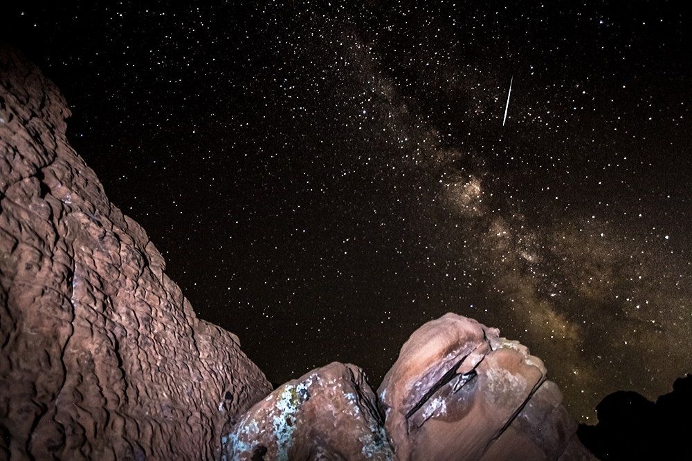 Stargazers, Gear Up For The Perseids: Meteor Shower Of The Year! - 0btqeje