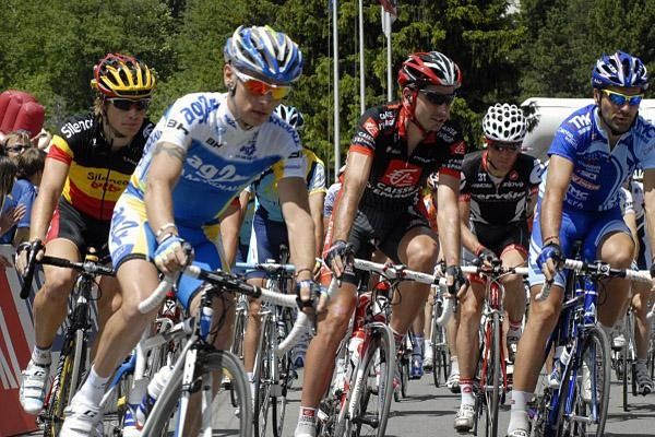 Jurgen Roelandts (Silence-Lotto) , John Gadret (AG2R) and Ricardo Serrano roll off the start line.