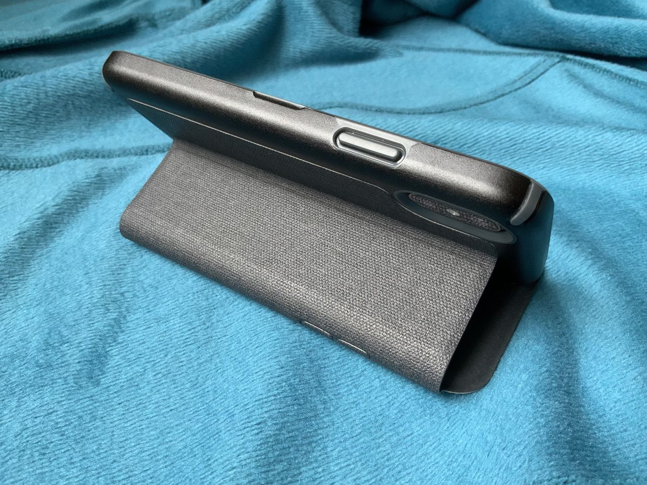 Speck Presidio Folio iPhone Case