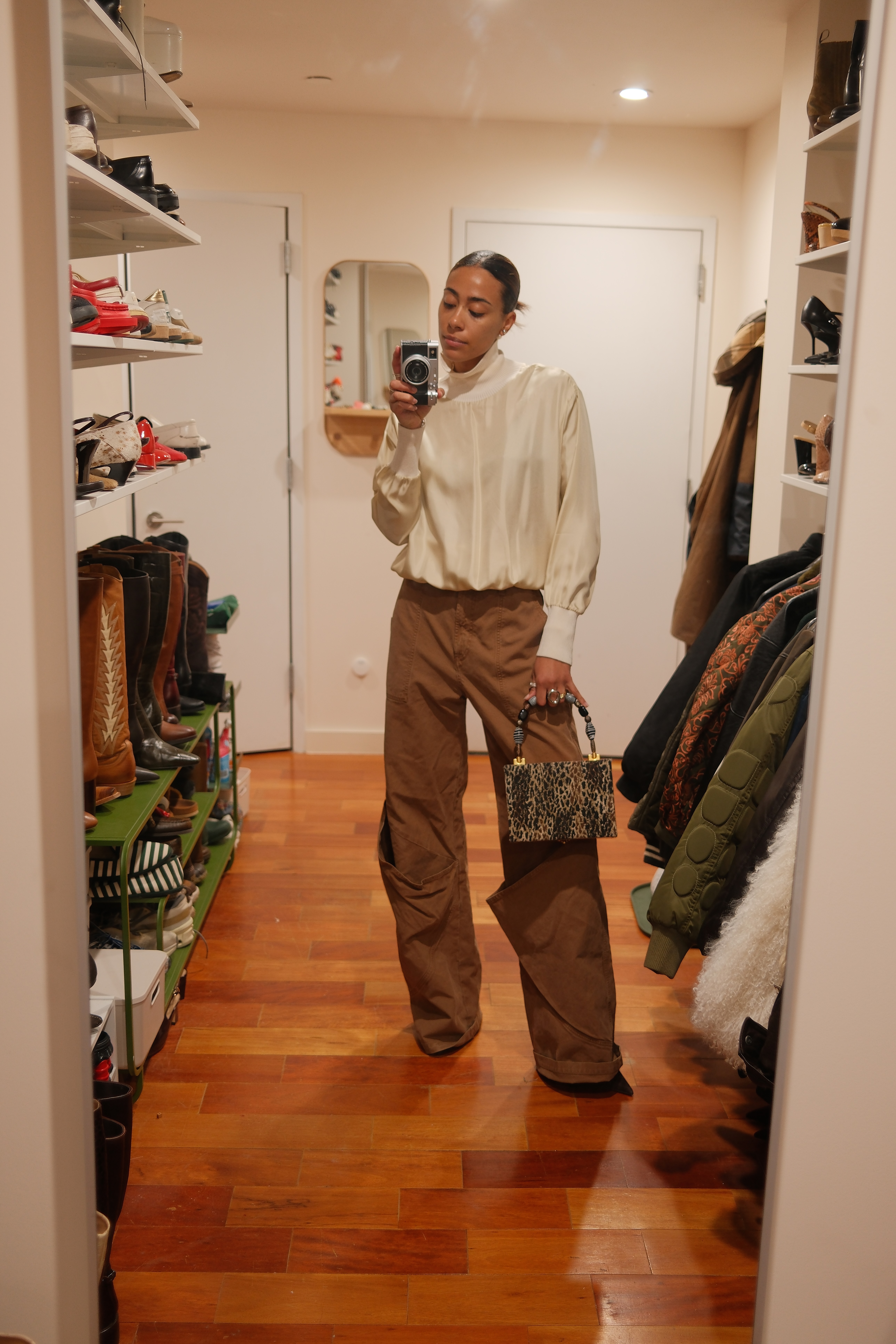 Olivia Galli demonstrating how to style vintage fashion