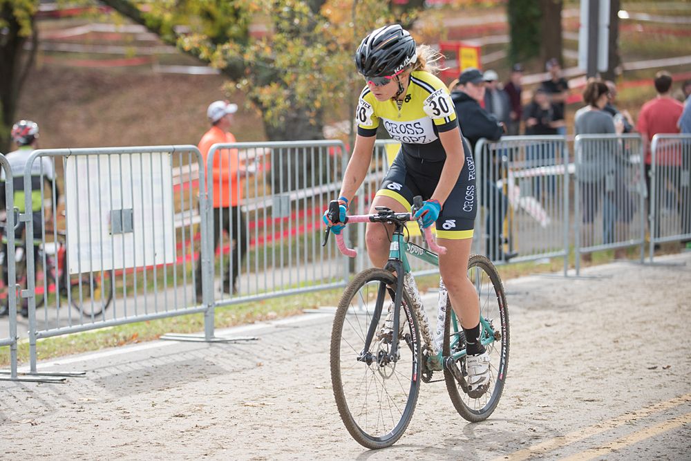 Ksenia Lepikhina (USA) Cross Propz makes her way to a 7th pl finish on borrowed equipment after the airlines failed to fly her gear and bikes from Colorado on time.
