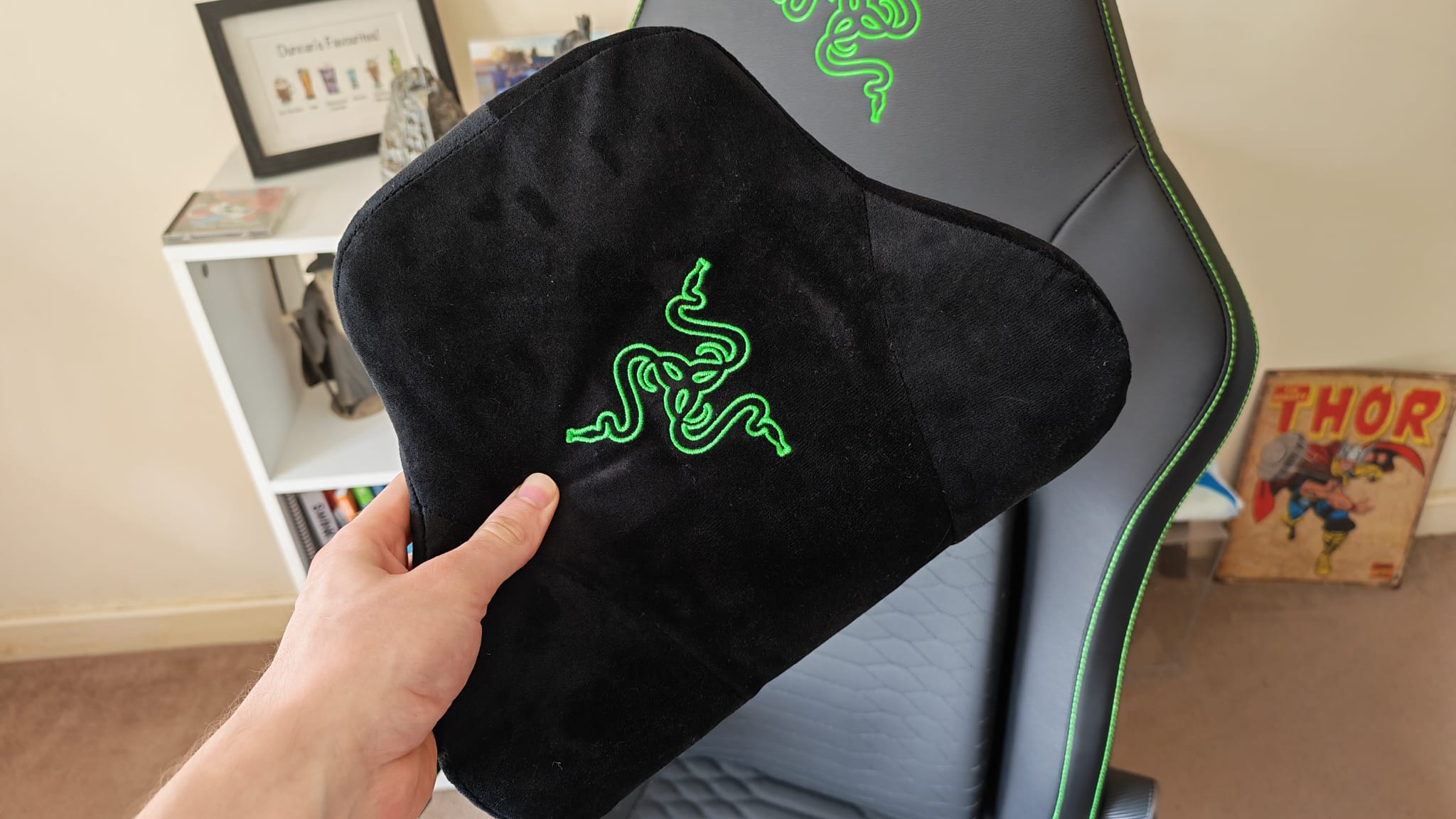 A reviewer holding the Razer Iskur V2 NewGen