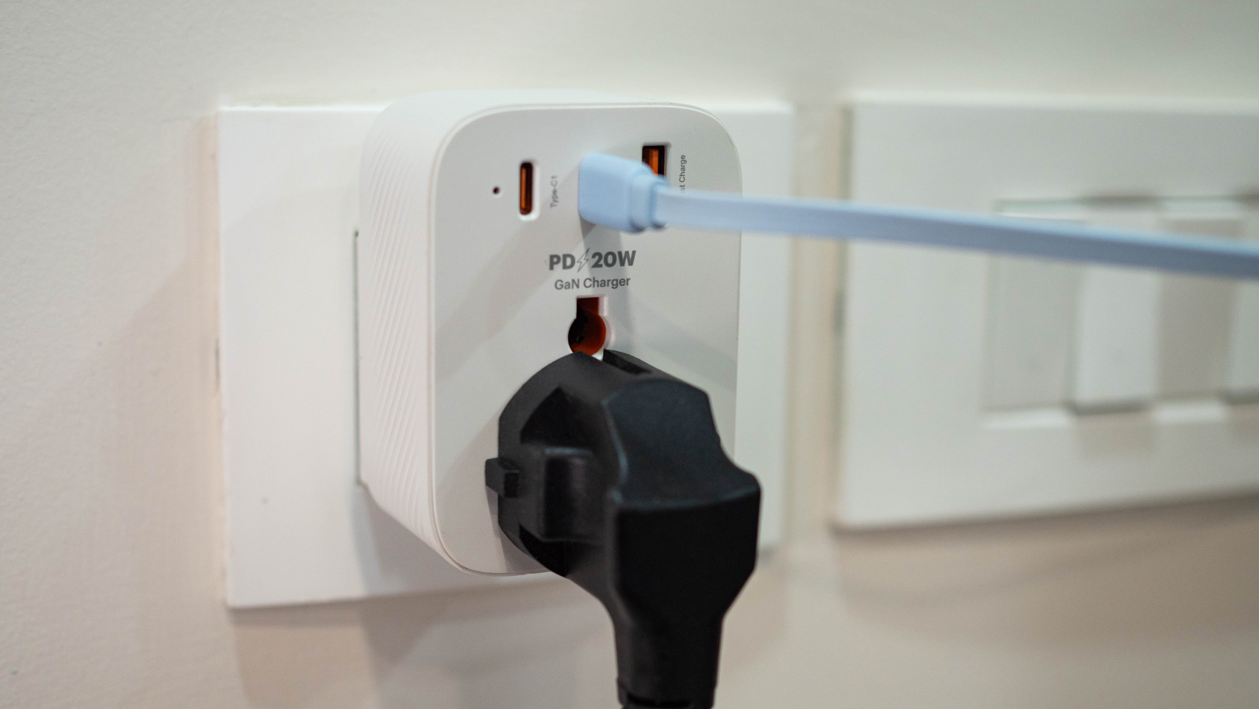 Stuffcool ChargePlug on Android Central