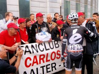 Carlos Sastre was greeted by his Belgian fan club. The group presented their hero with a basket of skincare products.