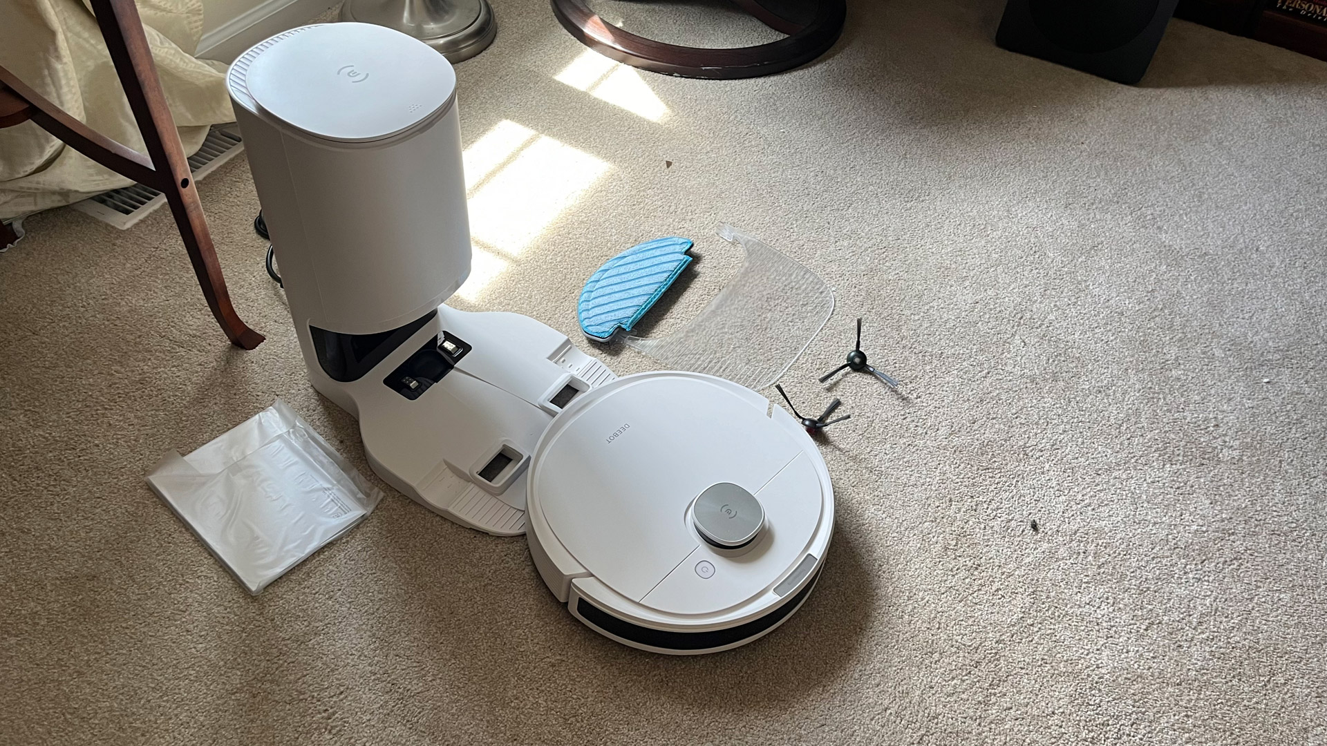 Everything included with the Ecovacs Deebot N10 Plus