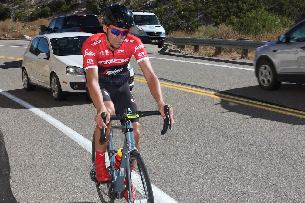 Alberto Conatdor chases back up to the group after stopping for refreshments