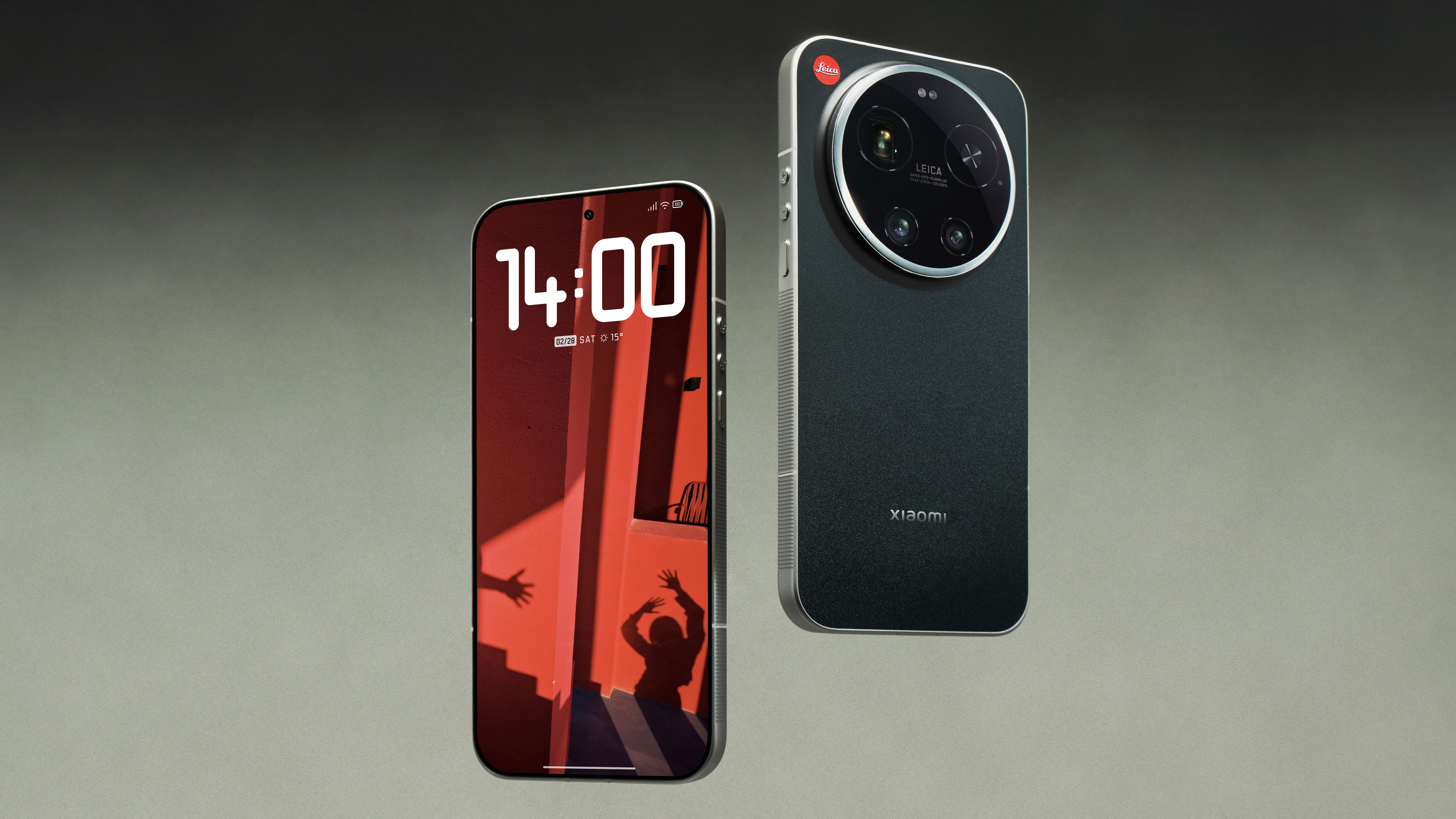 Leica Leitzphone smartphone front and back product shot