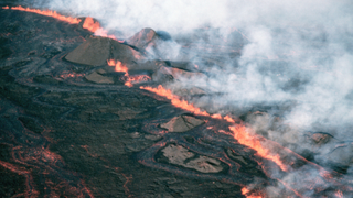 Lava flows from the Mauna Lao in 1984