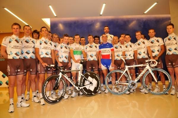 The Ag2R La Mondiale team for 2010.