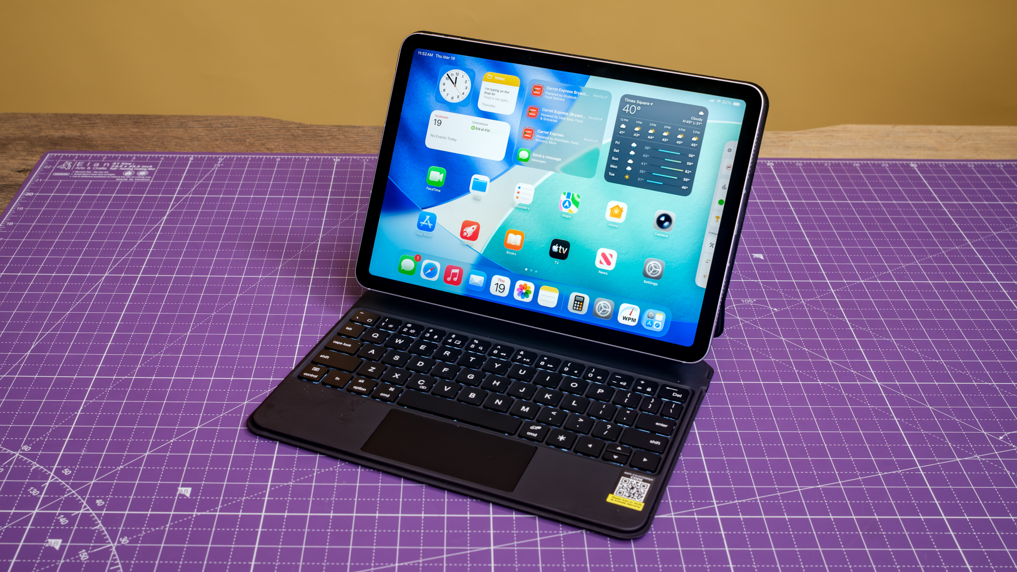 runeLK iPad Air M4 Keyboard Case