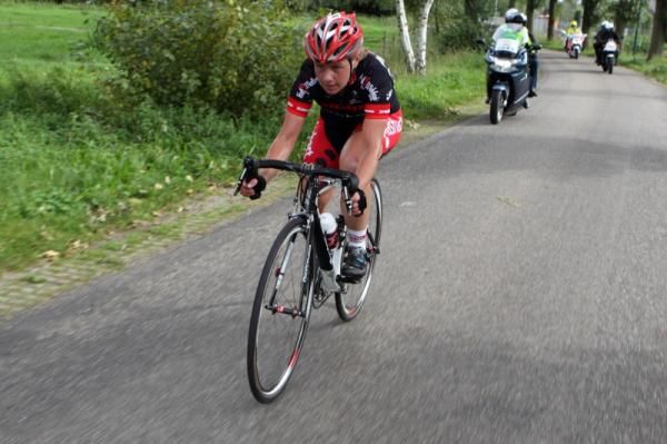 Sandra van Veghel (SRAM-WV Eemland) was away alone on the twisting, finishing laps