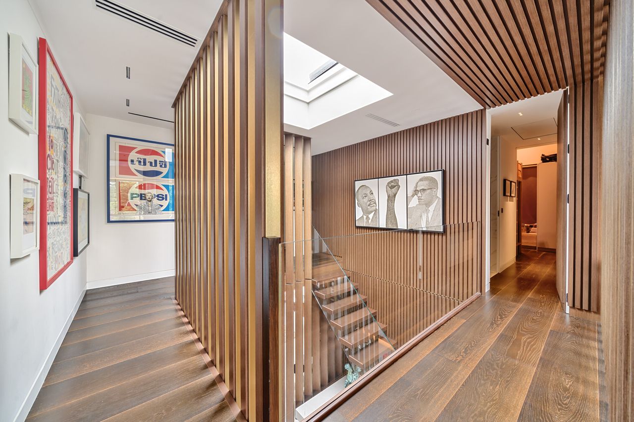 Images of a property on Lakeside Drive, Esher