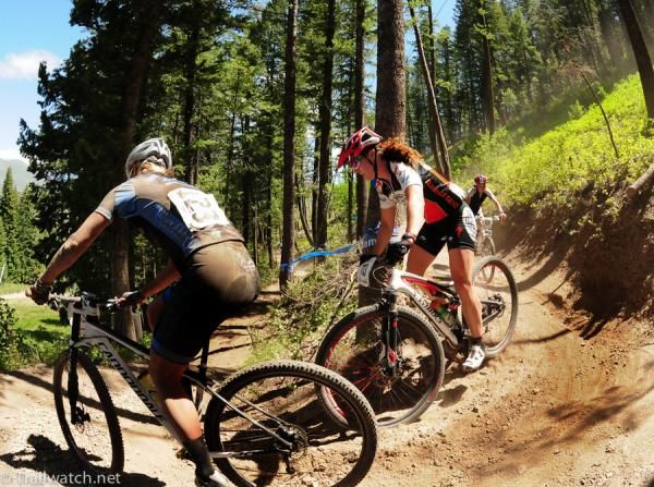 Teal Stetson-Lee (Sweet Elite Rocky Mt. Chocolate) taking the inside line on a switchback