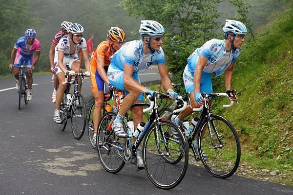 The Gerolsteiner boys come through leading a group.