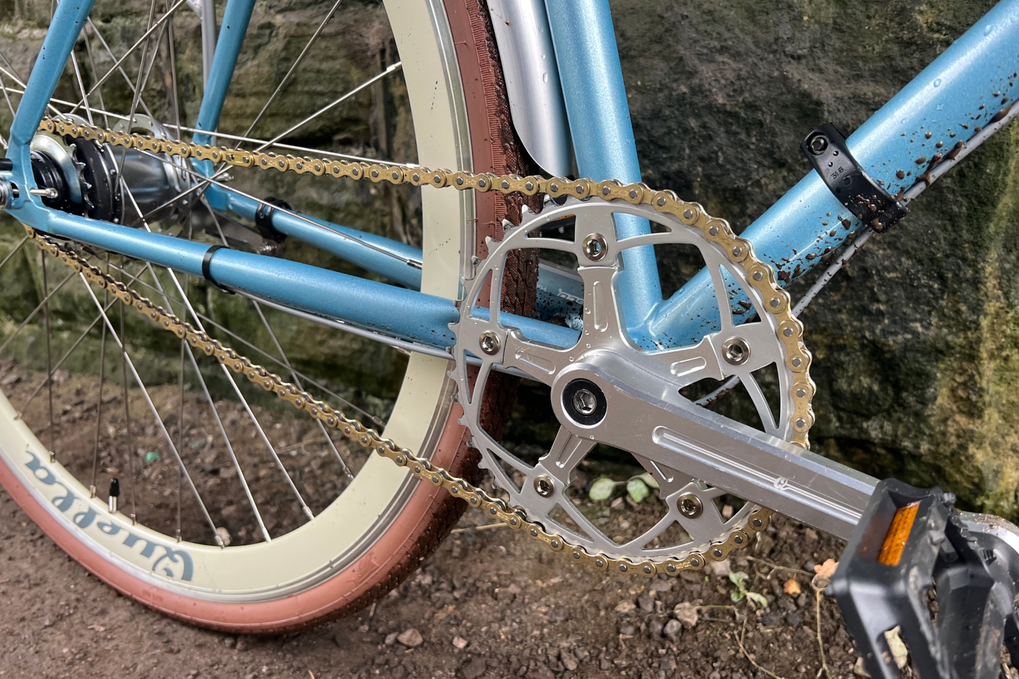 The drivetrain of the Quella Varsity Cambridge geared commuter bike, with a hub gear and rear coaster brake