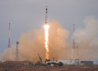 Expedition 49 launch