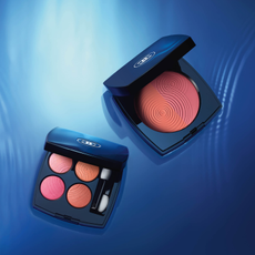 still life Chanel Les 4 Ombres Coral Treasure eyeshadow and Roses Coquillage blush on a blue rippling background