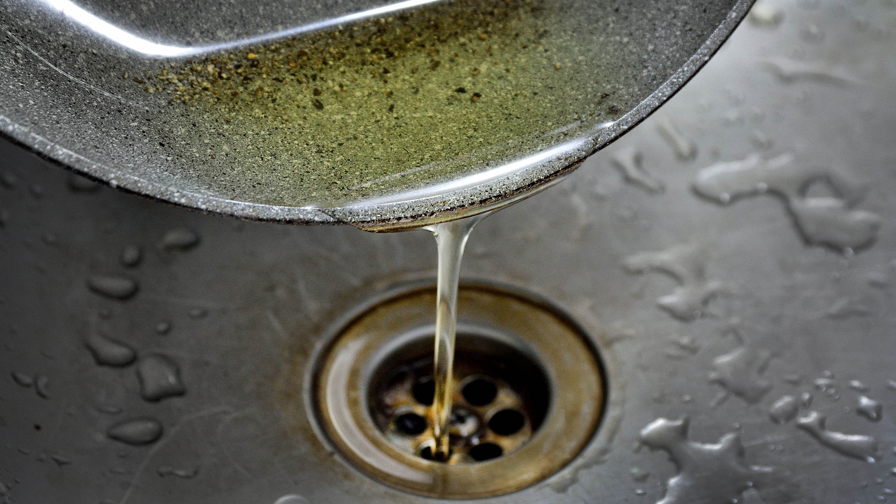 Pour oil into the sink